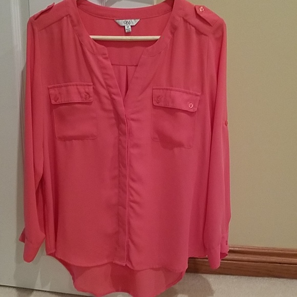 Beautiful coral colored top - Picture 3 of 4